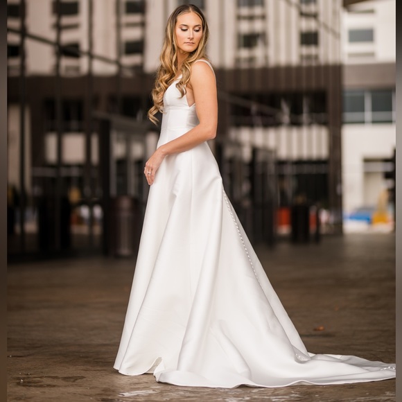 Monique Lhuillier Bliss wedding dress size 8 - Picture 1 of 10